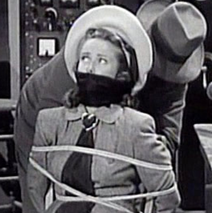 Manhunt of Mystery Island (1945)---Linda Stirling_dazzlerotica-com_damsels