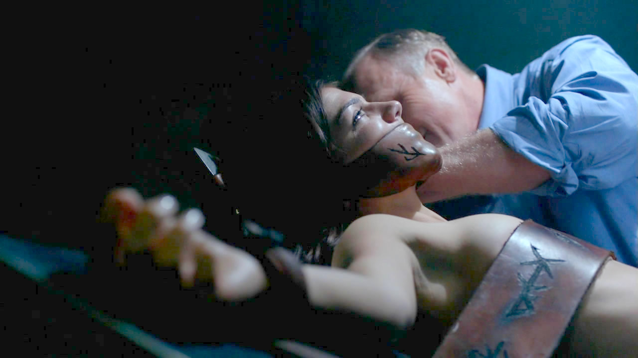 Supernatural--Heaven and Hell--2005--s2-ep-14--Genevieve Cortese---02_dazzlerotica-com_damsels