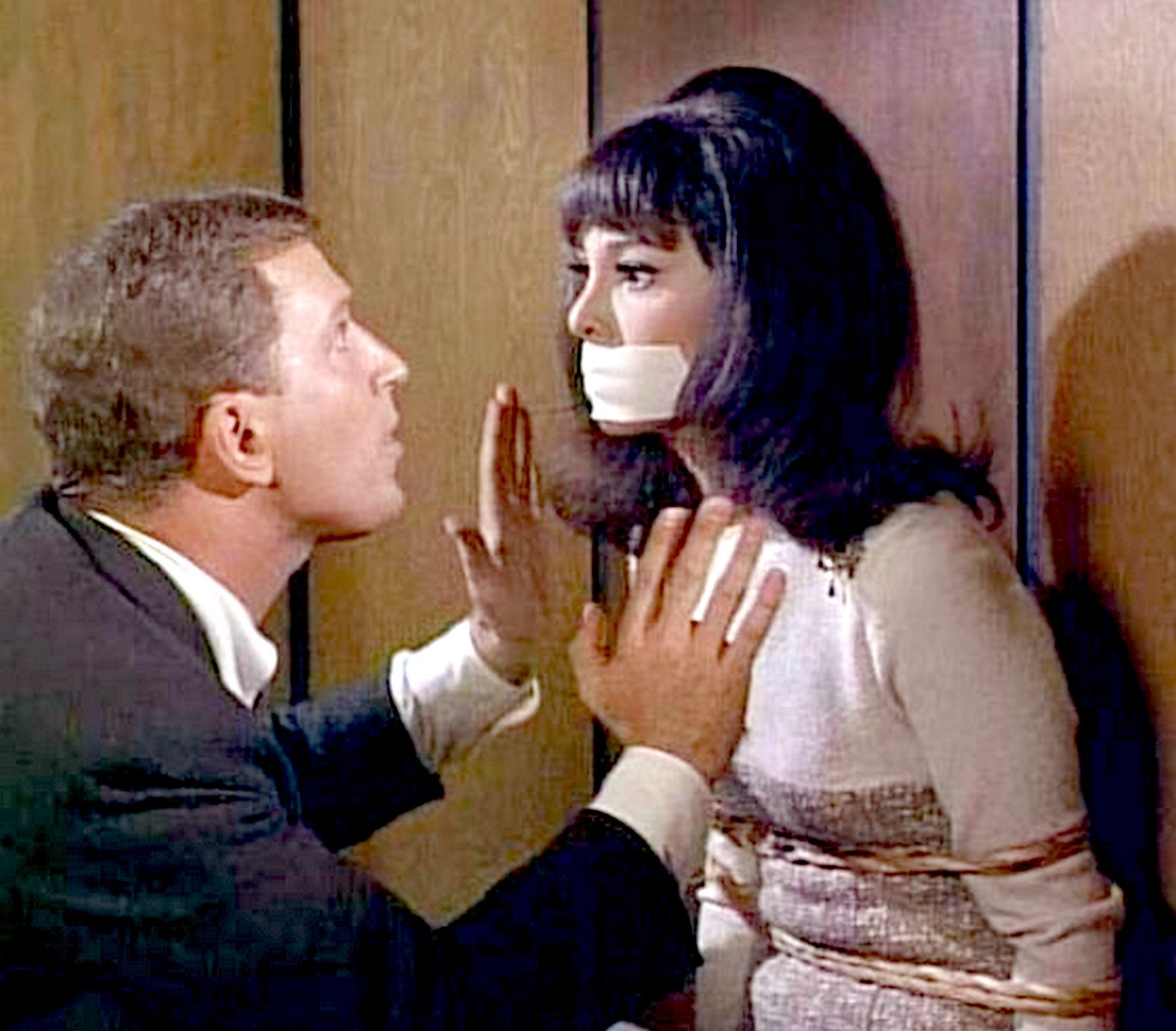 Starsky-and-Hutch--s-2--ep-8--The-Specialist-(1976)-----Linda Scruggs-Bogart_dazzlerotica-com_damsels