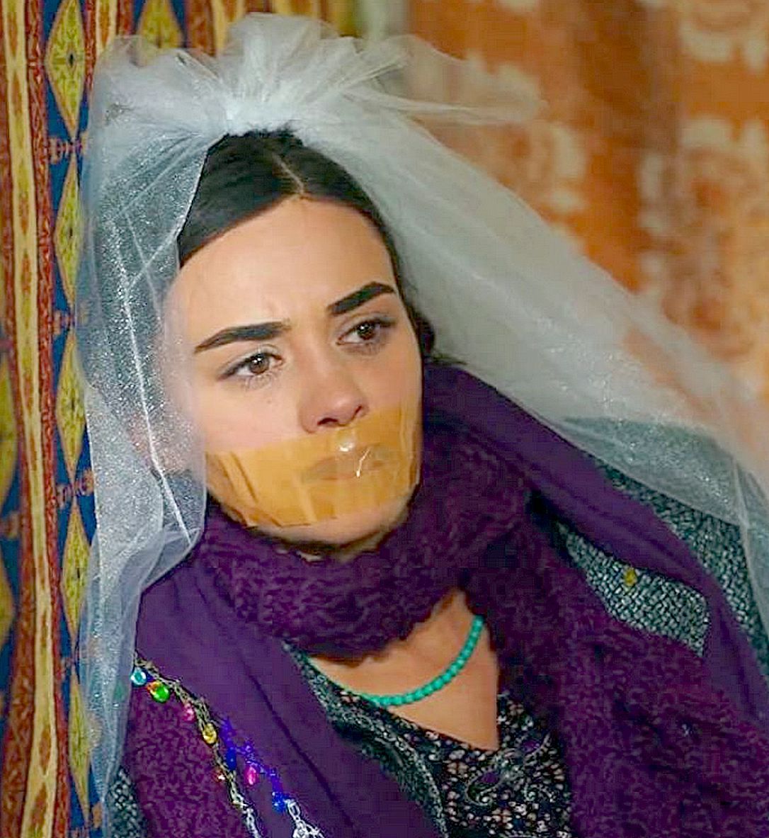 Yilanlarin Öcü, 17. Bölüm--s1-e17--2015--Hande Soral_dazzlerotica_com__damsels
